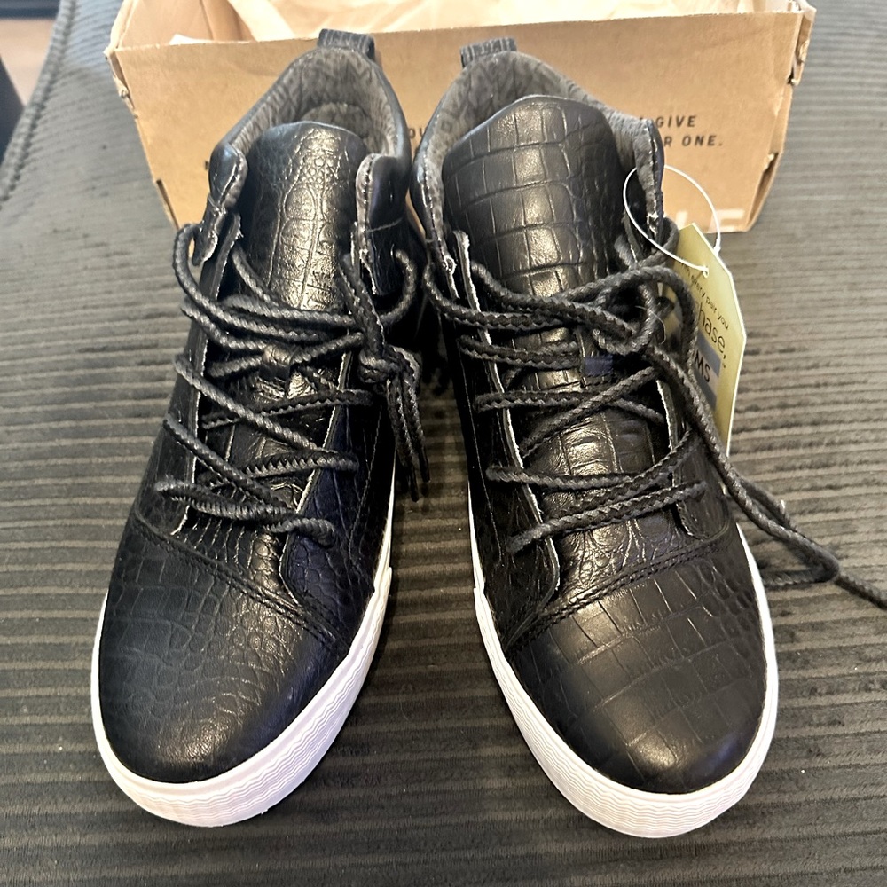 NIB Toms Black Leather Camila High Top Size 8